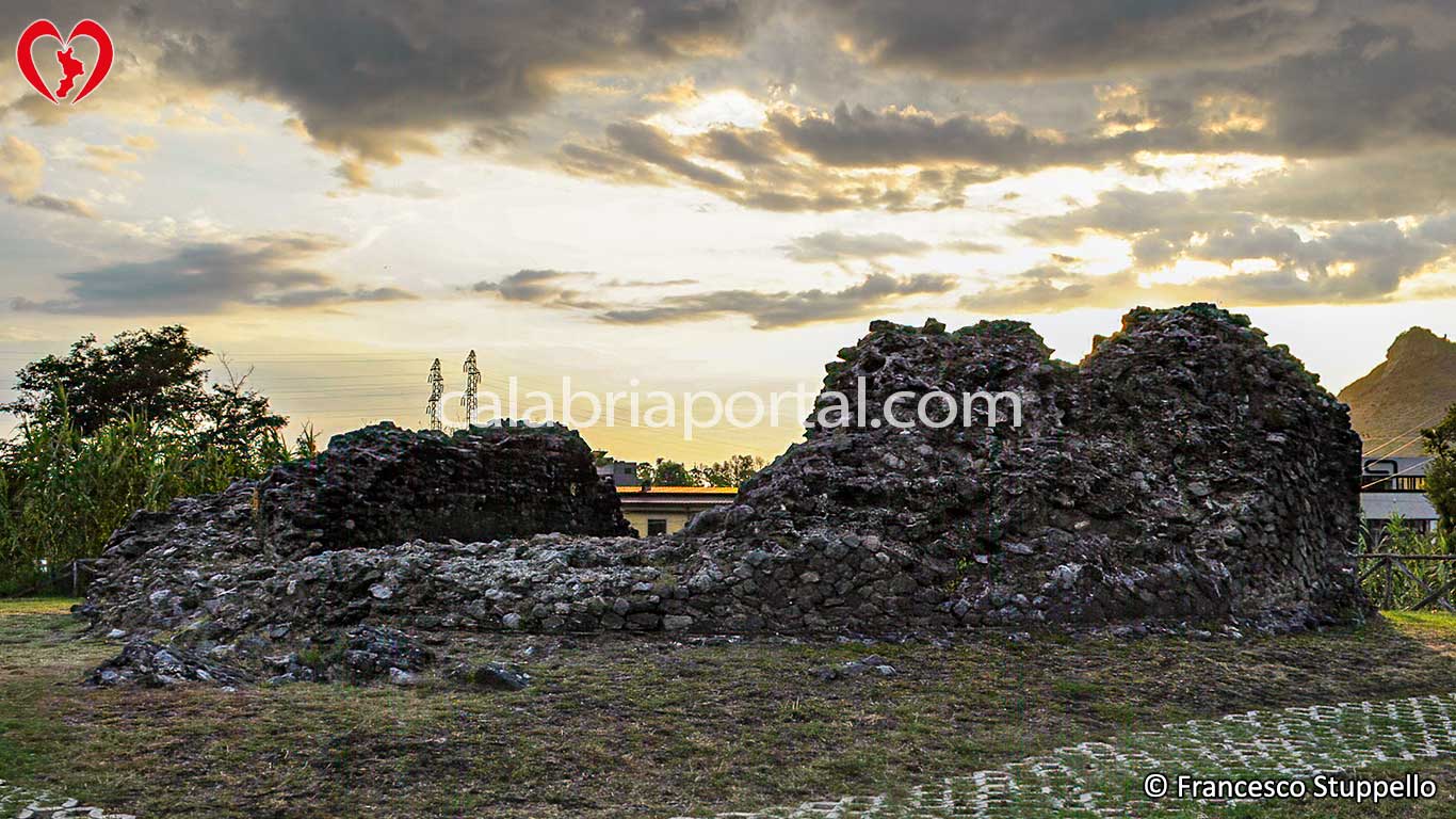 Mausoleo di Blanda Julia a Tortora (CS)