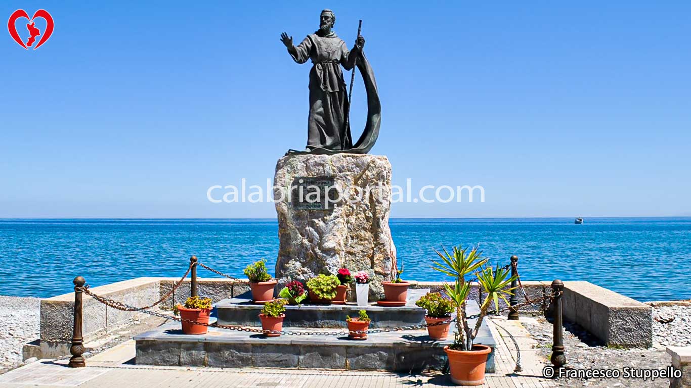 Monumento a San Francesco da Paola a Trebisacce (CS) Monumento a San Francesco da Paola a Trebisacce (CS)