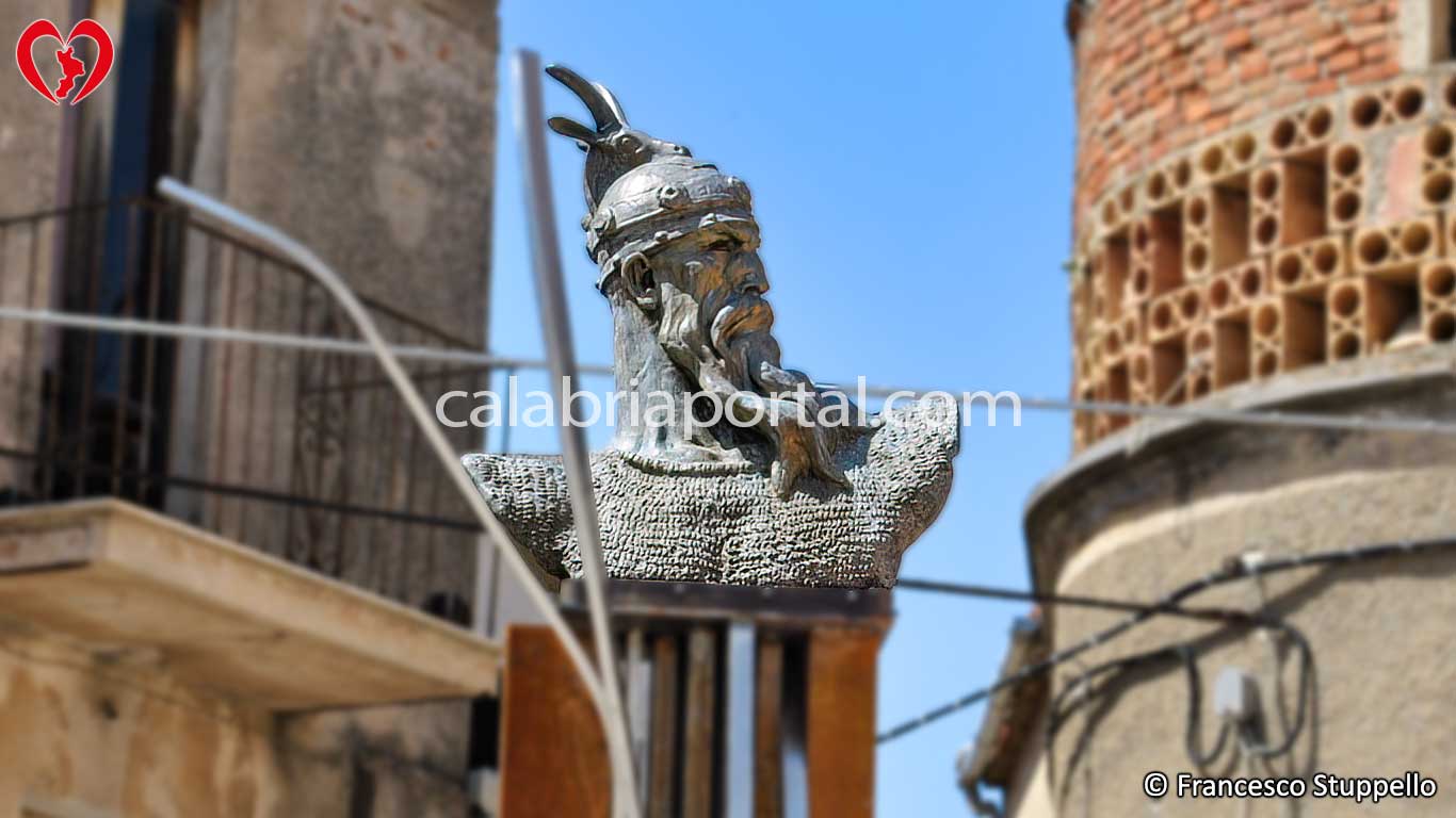 Il Monumento a Giorgio Castriota Scanderbeg a Vaccarizzo Albanese (CS) Il Monumento a Giorgio Castriota Scanderbeg a Vaccarizzo Albanese (CS)