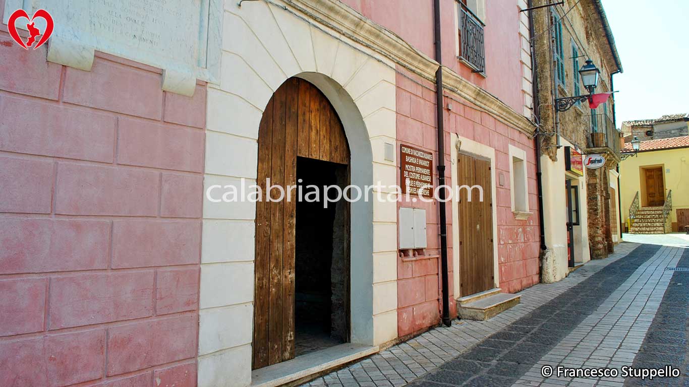 Vaccarizzo Albanese: Museo del Costume e degli Ori Arbëreshë