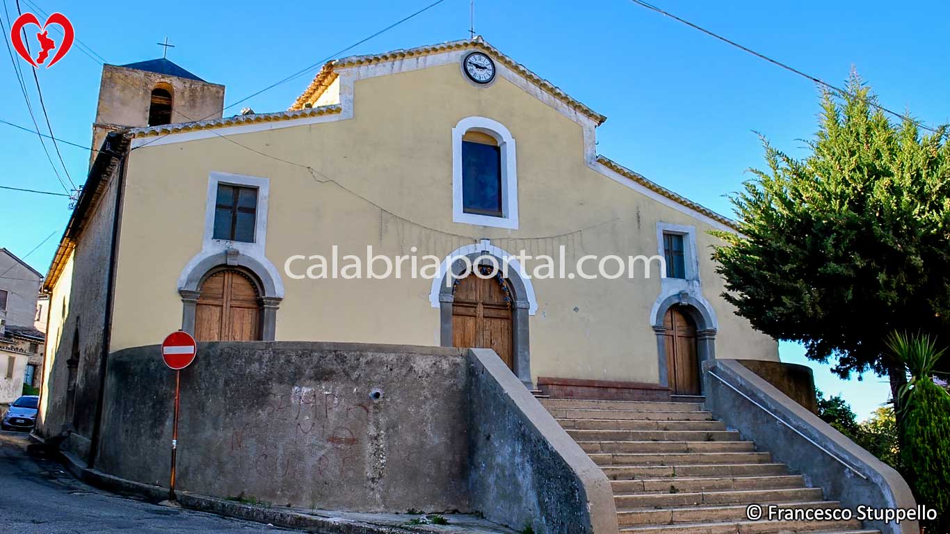 Chiesa della Visitazione di Maria Santissima a Vaccarizzo di Montalto Uffugo (CS) Chiesa della Visitazione di Maria Santissima a Vaccarizzo di Montalto Uffugo (CS)