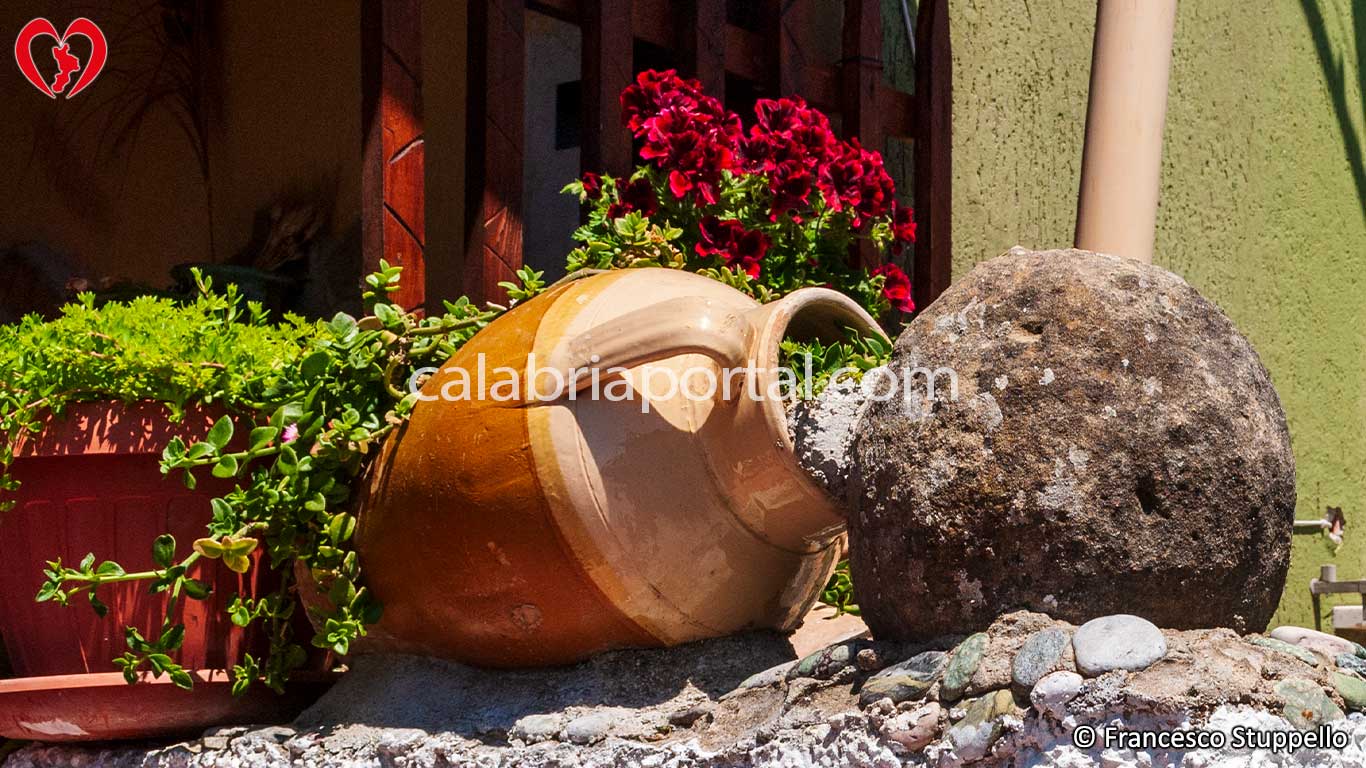 Scorcio del Borgo di Vadi di Belmonte Calabro (CS)