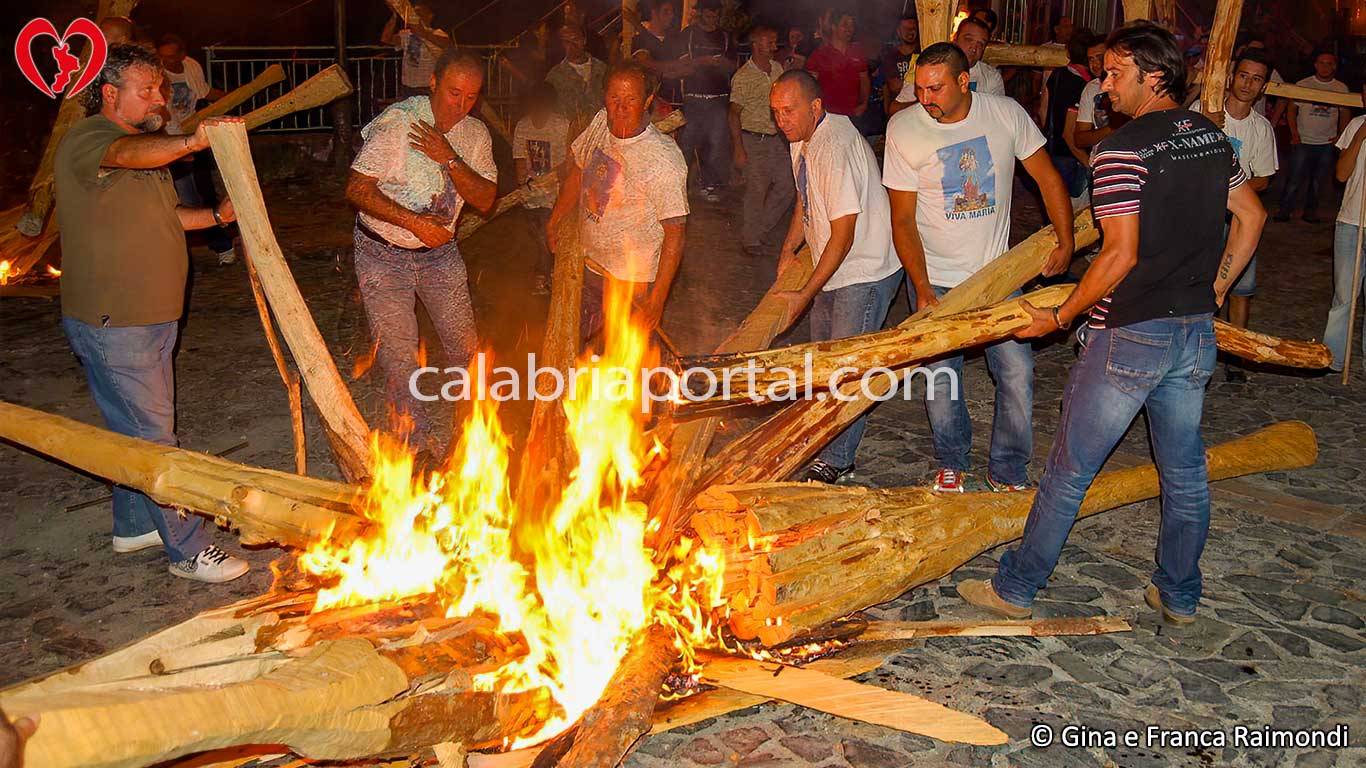 Fiaccolata dei Zigni a Verbicaro (CS) Fiaccolata dei Zigni a Verbicaro (CS)