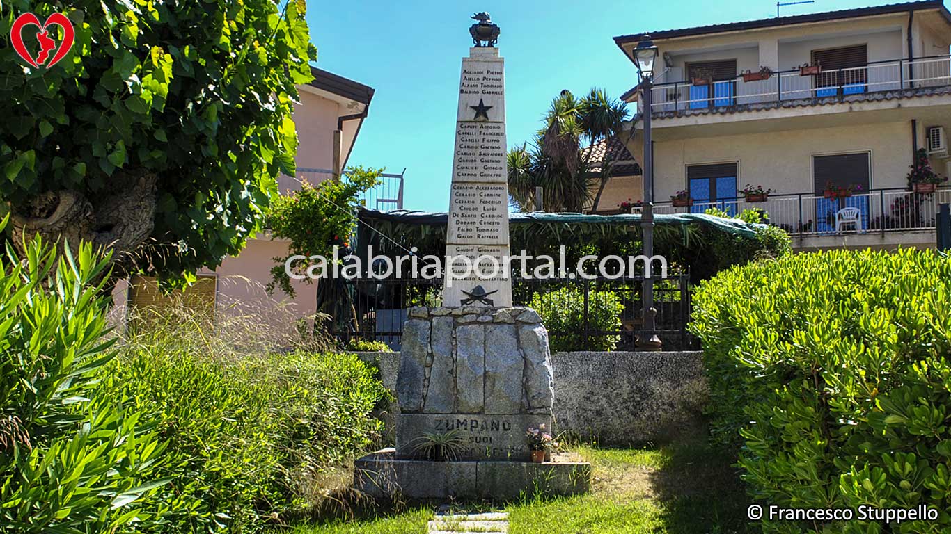 Monumento ai Caduti per la Patria di Zumpano (CS) Monumento ai Caduti per la Patria di Zumpano (CS)