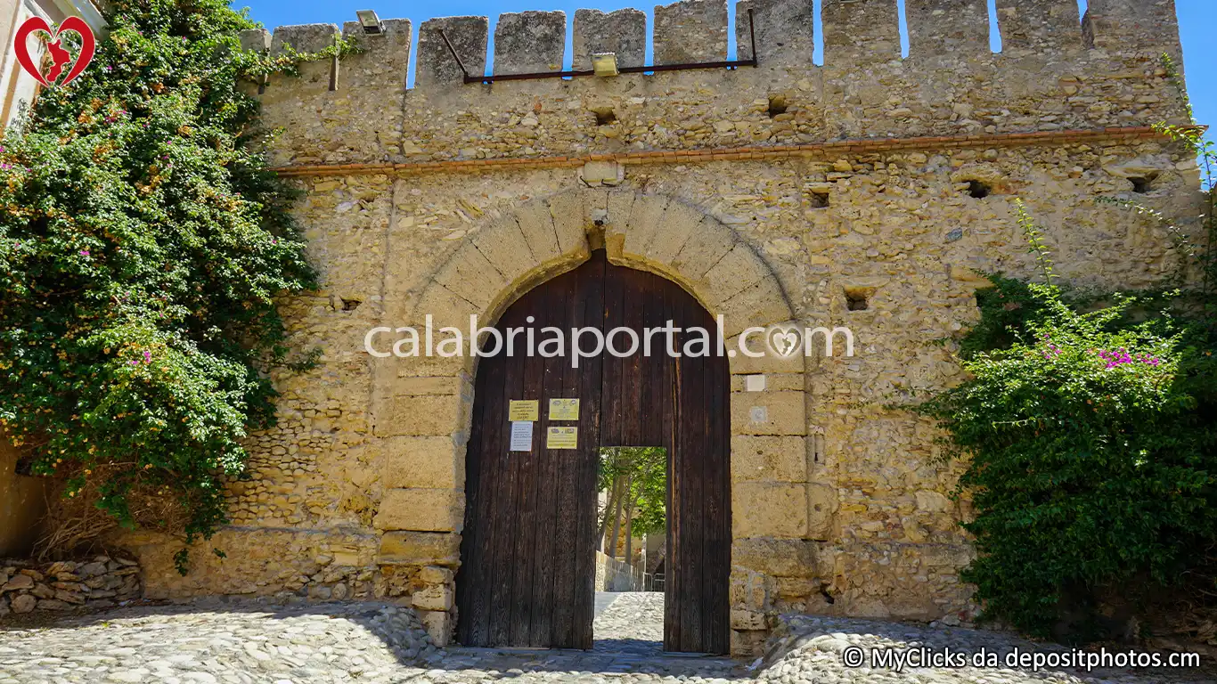 Porta d'Ingresso del Castello di Carlo V a Crotone