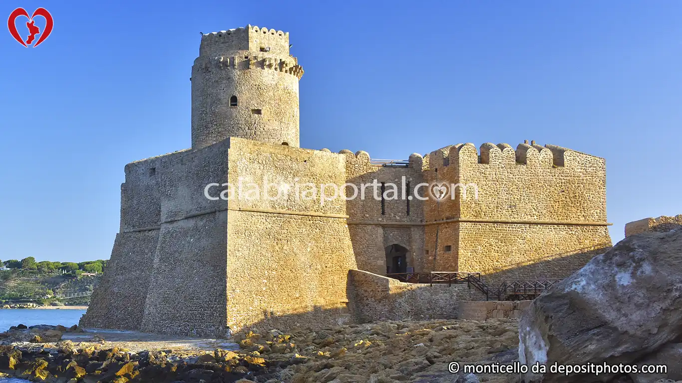 Scorcio della Fortezza Aragonese di Le Castella Scorcio della Fortezza Aragonese di Le Castella
