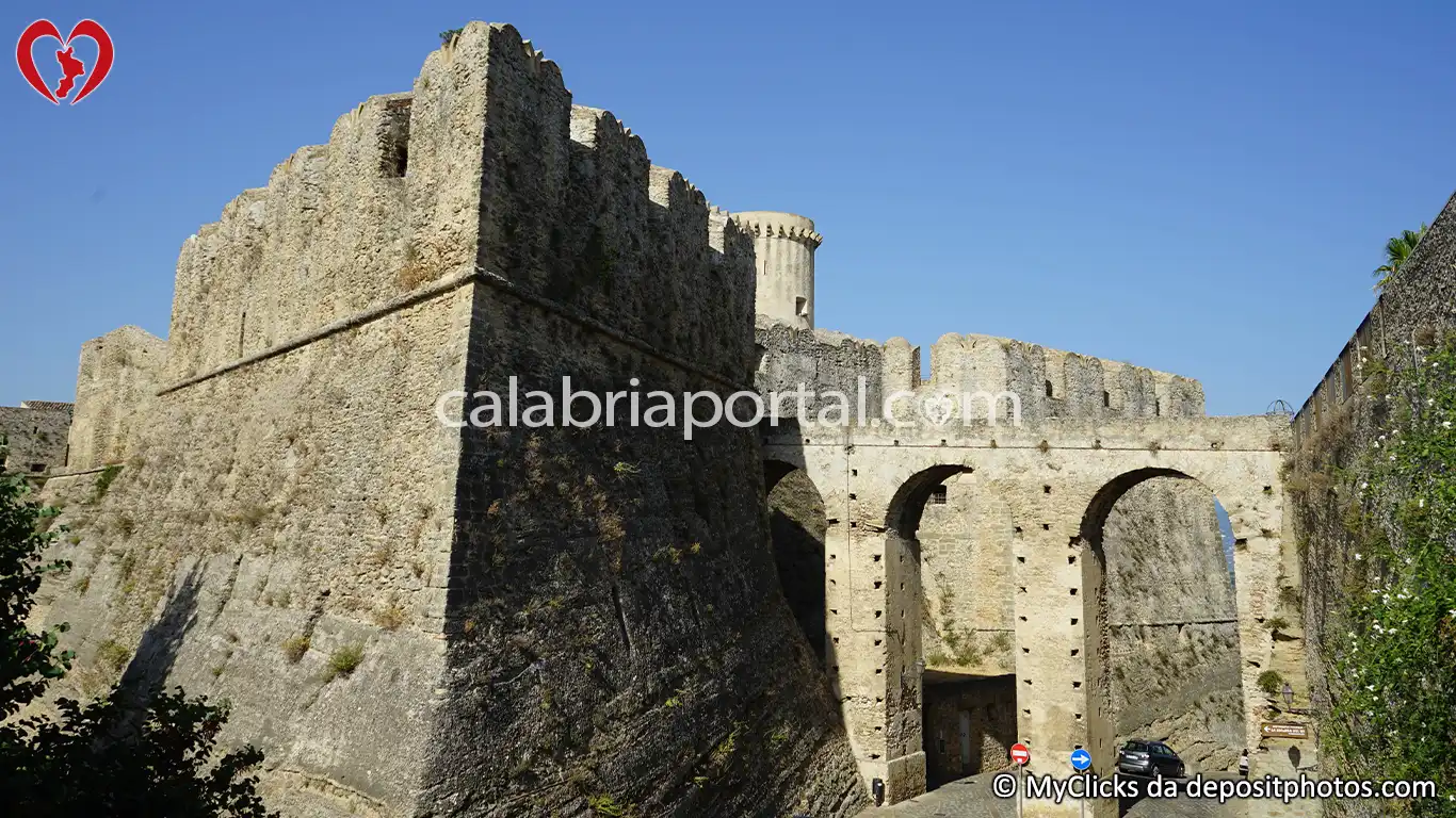 Castello Normanno a Santa Severina (KR) Castello Normanno a Santa Severina (KR)