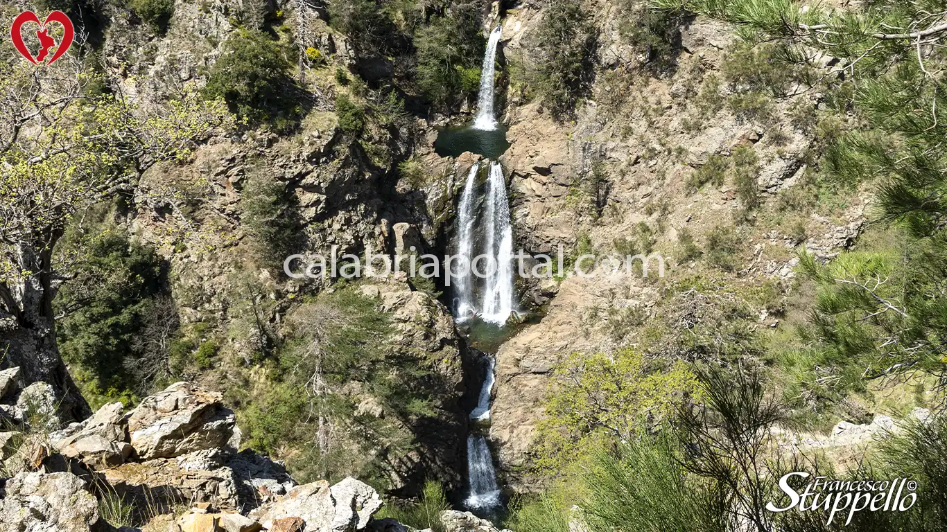 Cascate dell'Amendolea a Roccaforte del Greco Cascate dell'Amendolea a Roccaforte del Greco