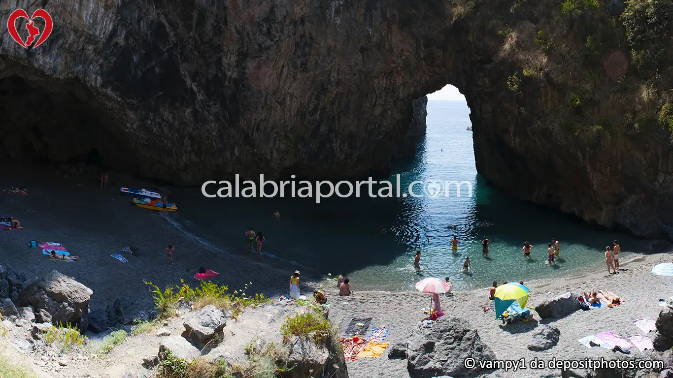 Spiaggia dell'Arcomagno a San Nicola Arcella Spiaggia dell'Arcomagno a San Nicola Arcella