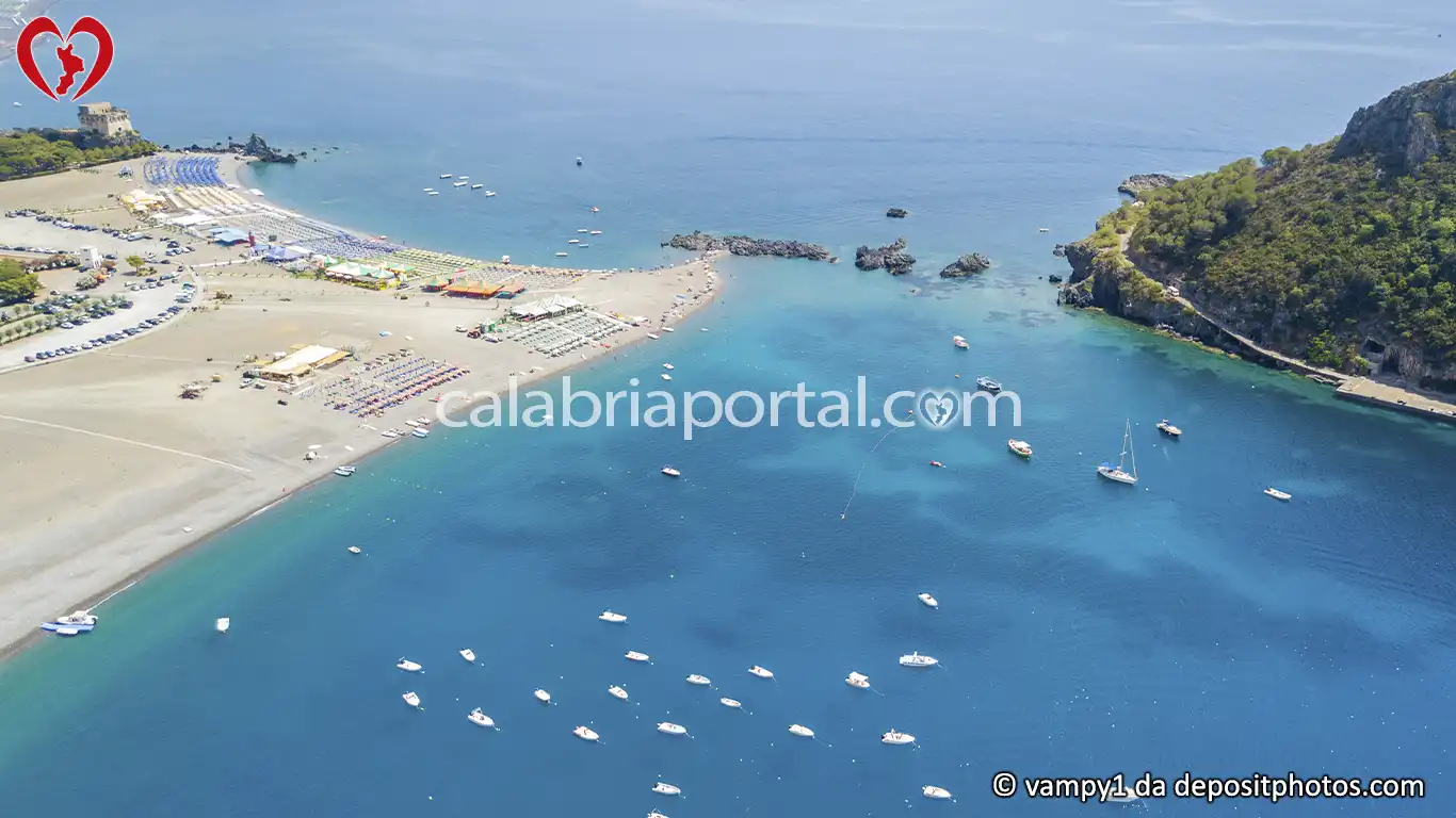 Scorcio della Spiaggia di Fiuzzi a Praia a Mare Scorcio della Spiaggia di Fiuzzi a Praia a Mare