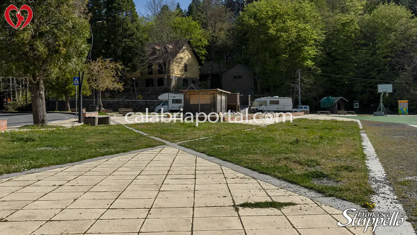 Scorcio di Piazza dello Sport a Gambarie