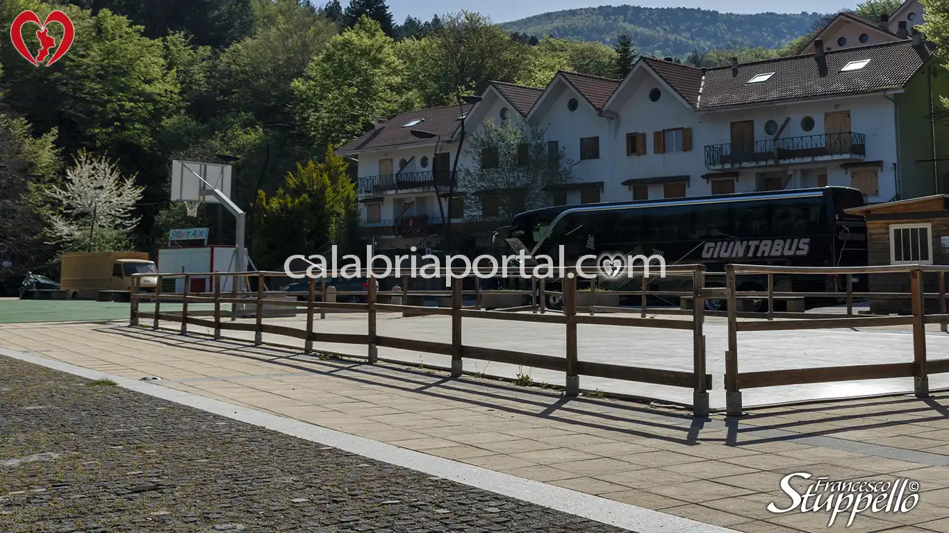 Scorcio di Piazza dello Sport a Gambarie