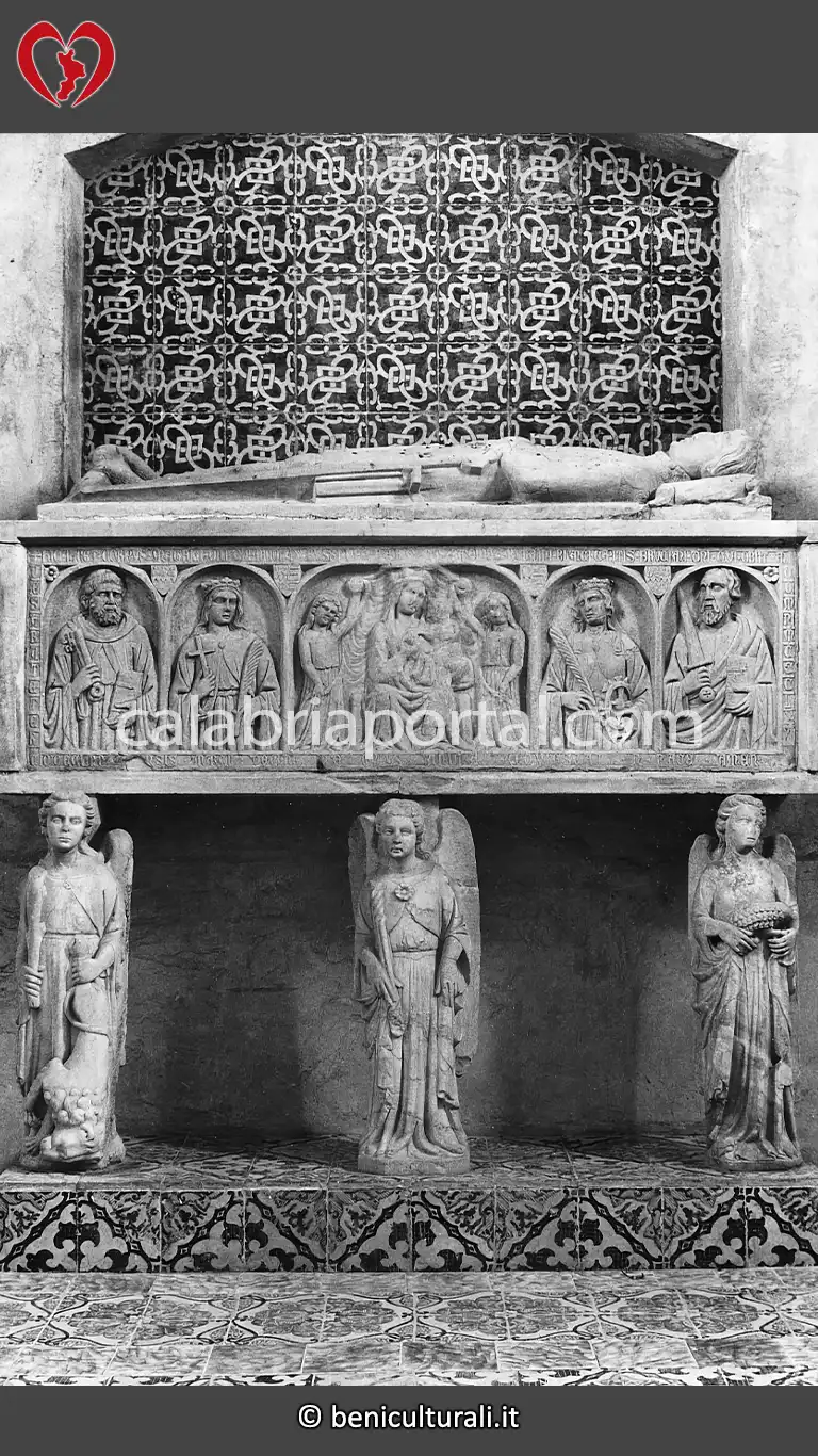 Mausoleo di Nicola Ruffo di Calabria a Gerace Mausoleo di Nicola Ruffo di Calabria a Gerace