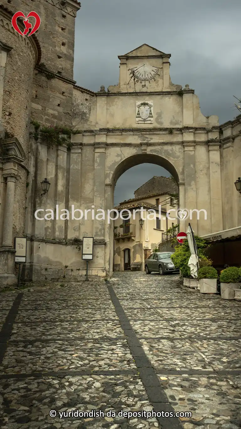La Porta dei Vescovi a Gerace La Porta dei Vescovi a Gerace
