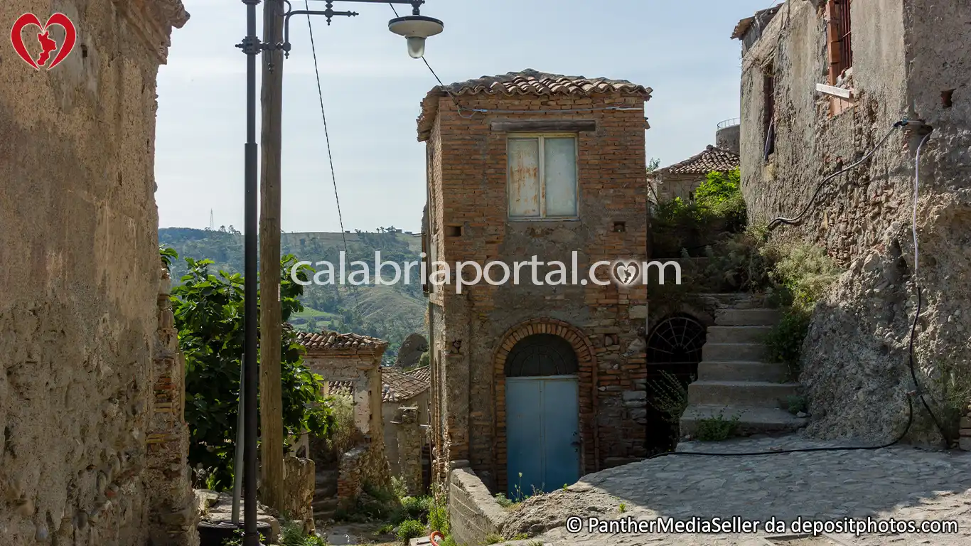 Scorcio del Borgo di Pentidattilo Scorcio del Borgo di Pentidattilo