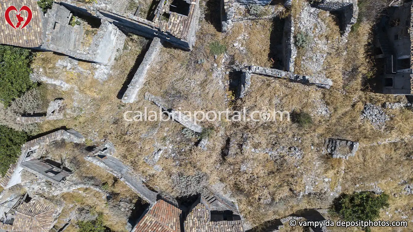 Scorcio del Borgo di Pentidattilo Scorcio del Borgo di Pentidattilo