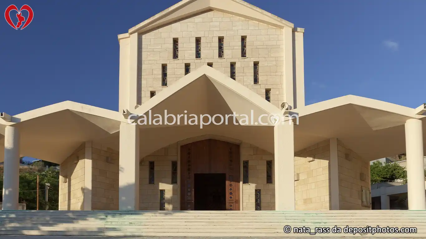 Facciata della Chiesa Santuario di Santa Maria Madre della Consolazione all'Eremo a Reggio Calabria