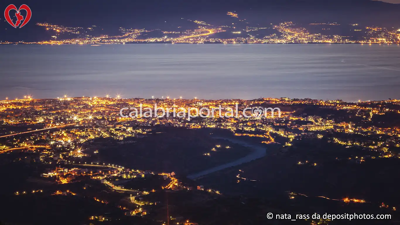 Veduta Panoramica Notturna di Reggio Calabria