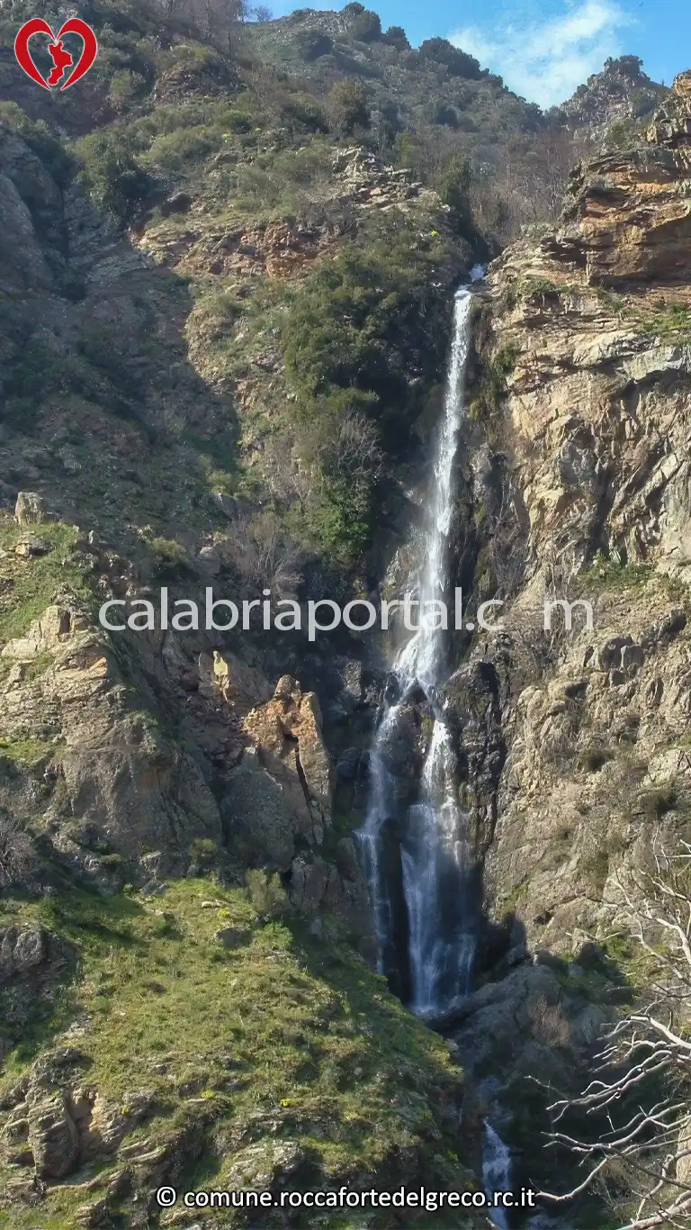 La Cascata Chalonero a Roccaforte del Greco La Cascata Chalonero a Roccaforte del Greco
