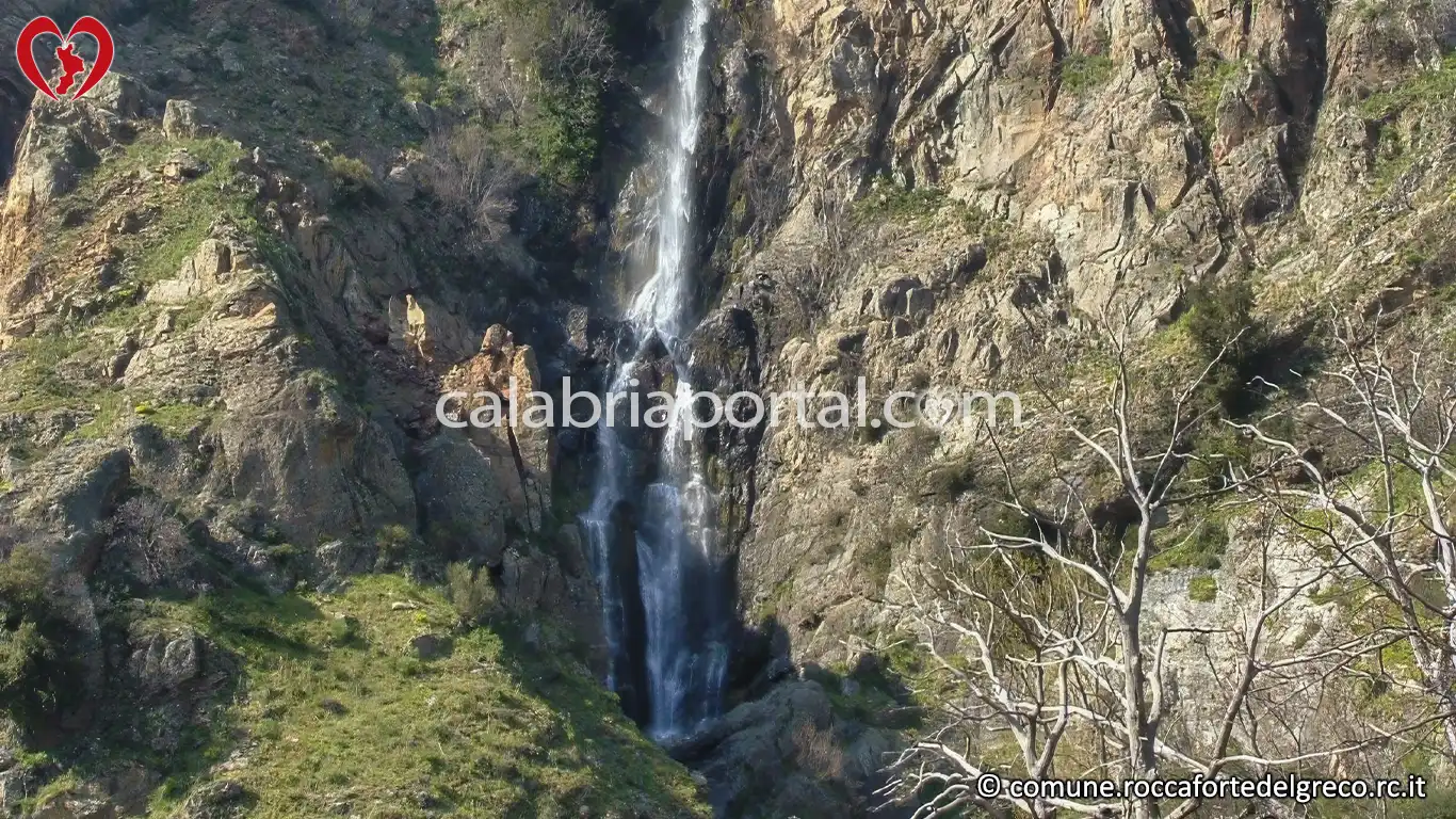 Scorcio della Cascata di Chalonero a Roccaforte del Greco Scorcio della Cascata di Chalonero a Roccaforte del Greco