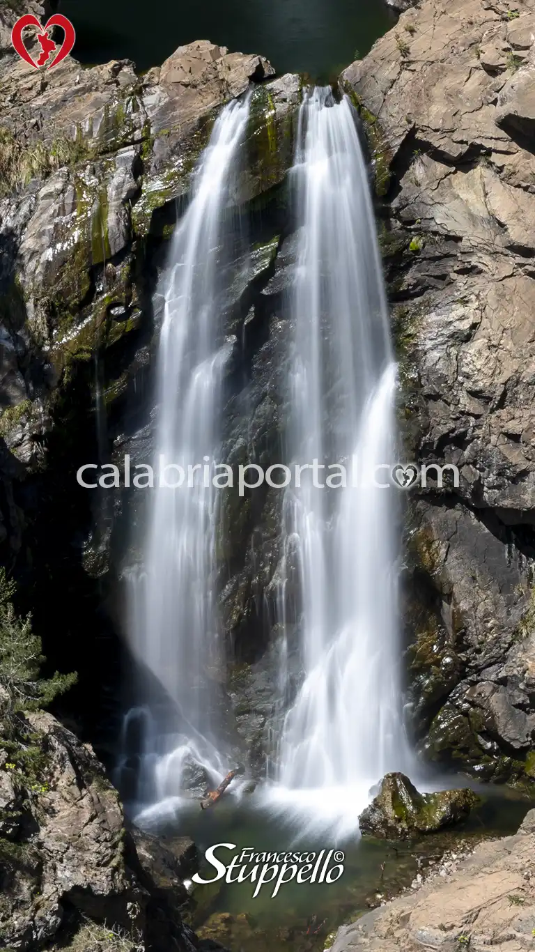 Secondo Salto delle Cascate dell'Amendolea Secondo Salto delle Cascate dell'Amendolea