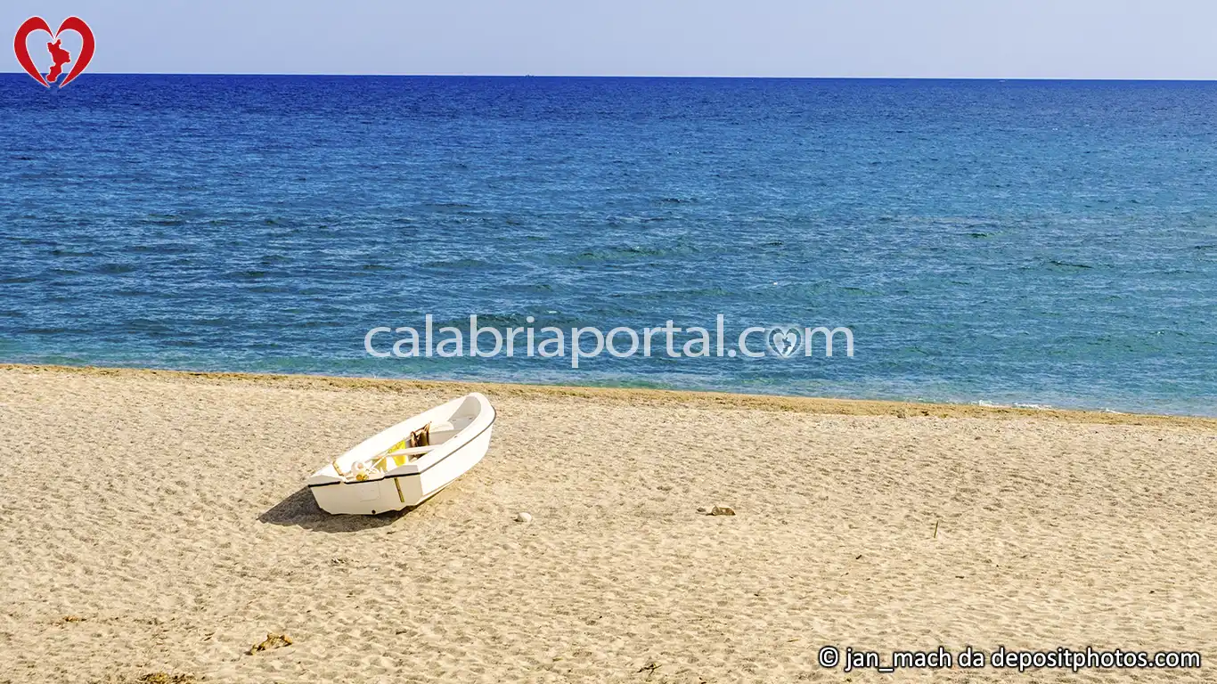 Scorcio della Spiaggia di Roccella Ionica Scorcio della Spiaggia di Roccella Ionica