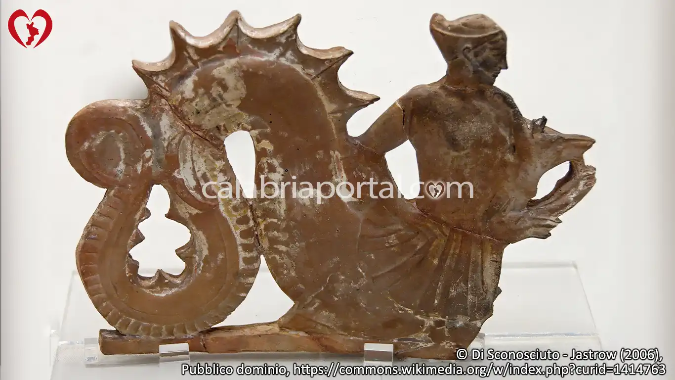 Placca di Terracotta raffigurante Scilla di Melos, 460 - 450 a.C. rintracciata a Egina, esposta presso il British Museum a Londra