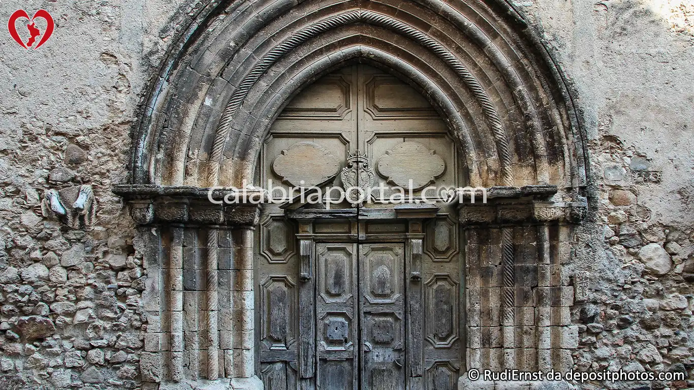 Portale della Chiesa di Santa Maria d'Ognissanti a Stilo