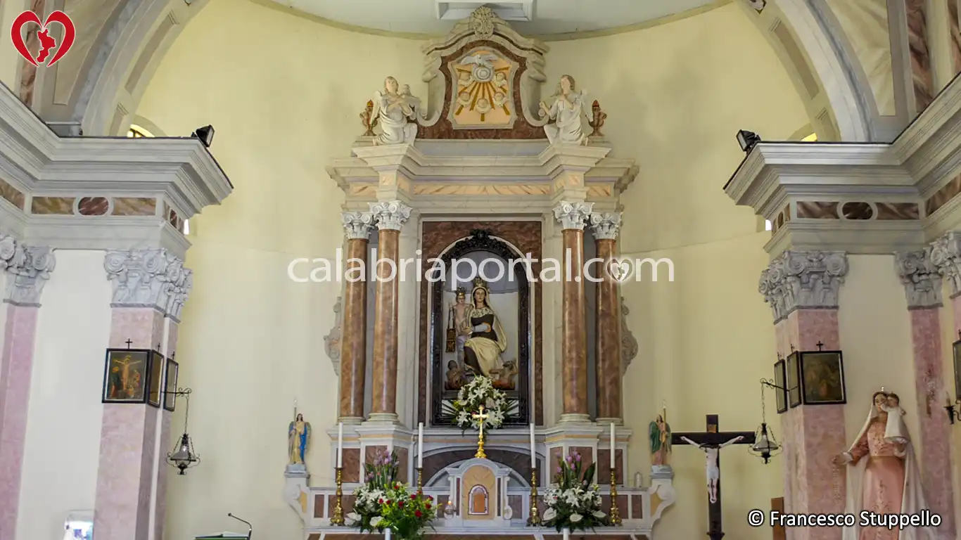 Presbiterio della Chiesa della Madonna del Carmine