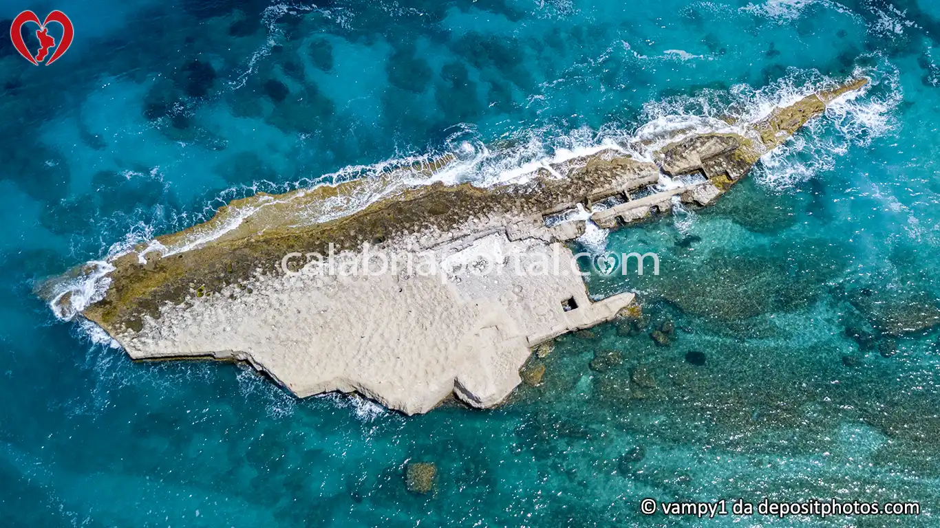 Veduta panoramica dello Scoglio della Galera a Briatico