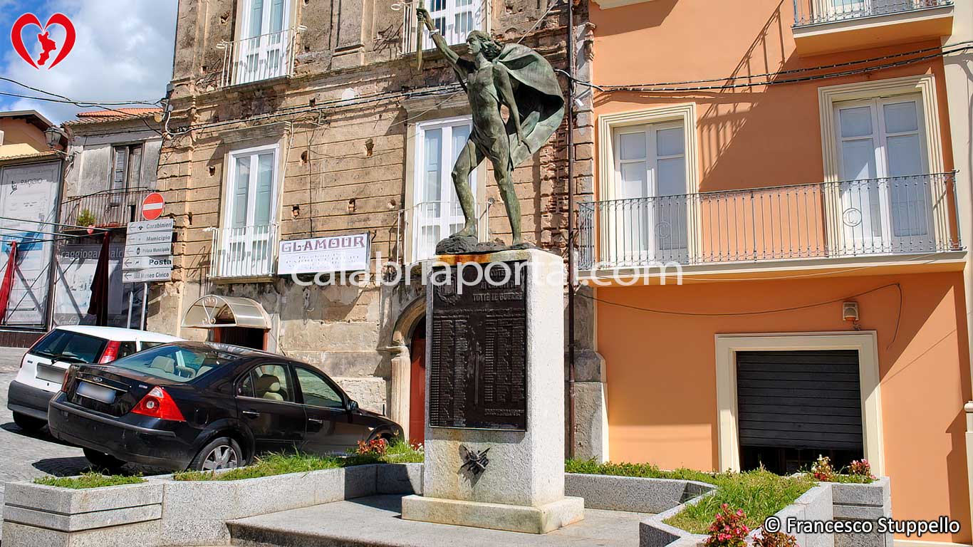 Monumento ai Caduti per la Patria di Nicotera (VV)