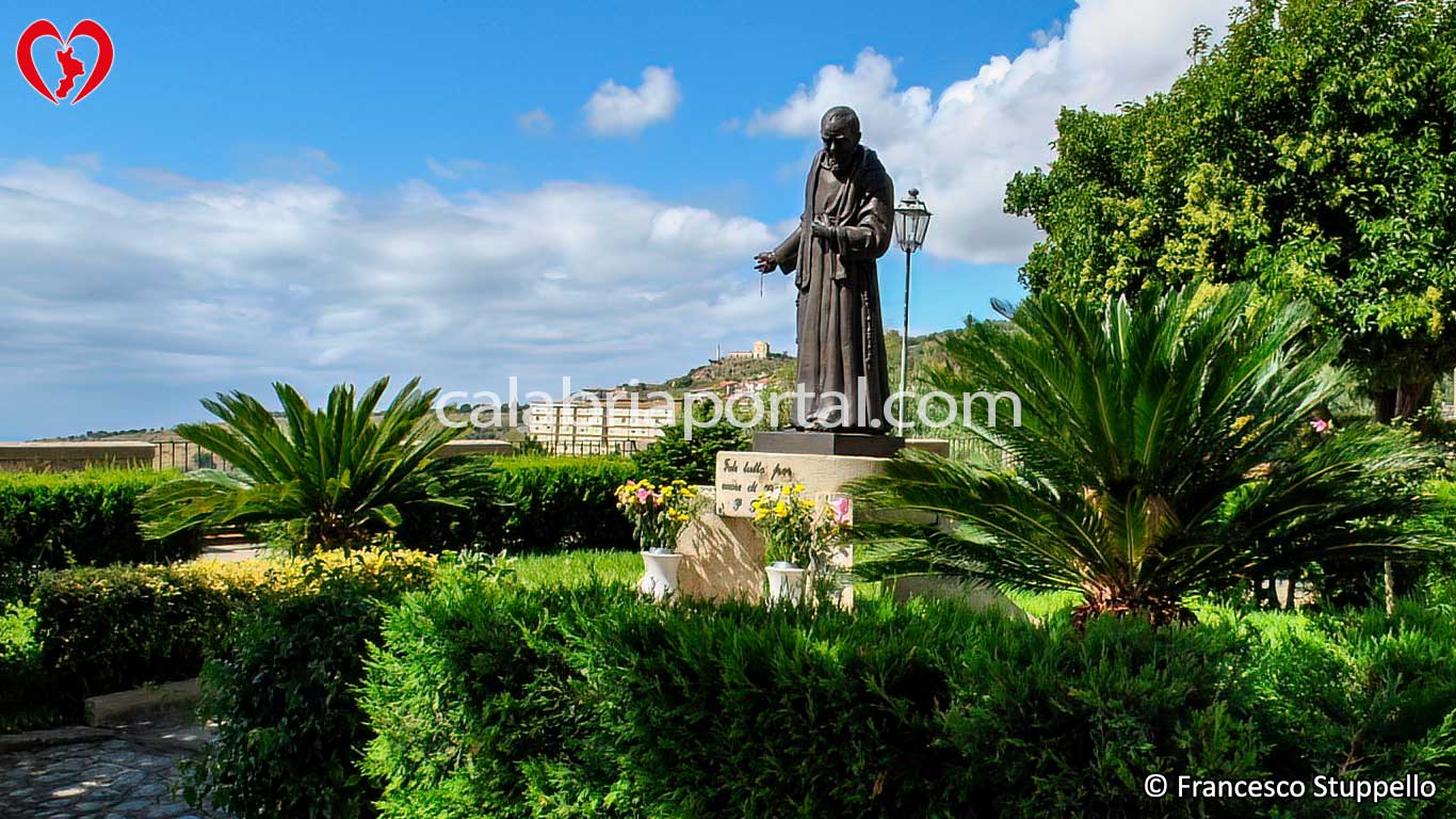 Monumento a San Pio a Nicotera (VV)