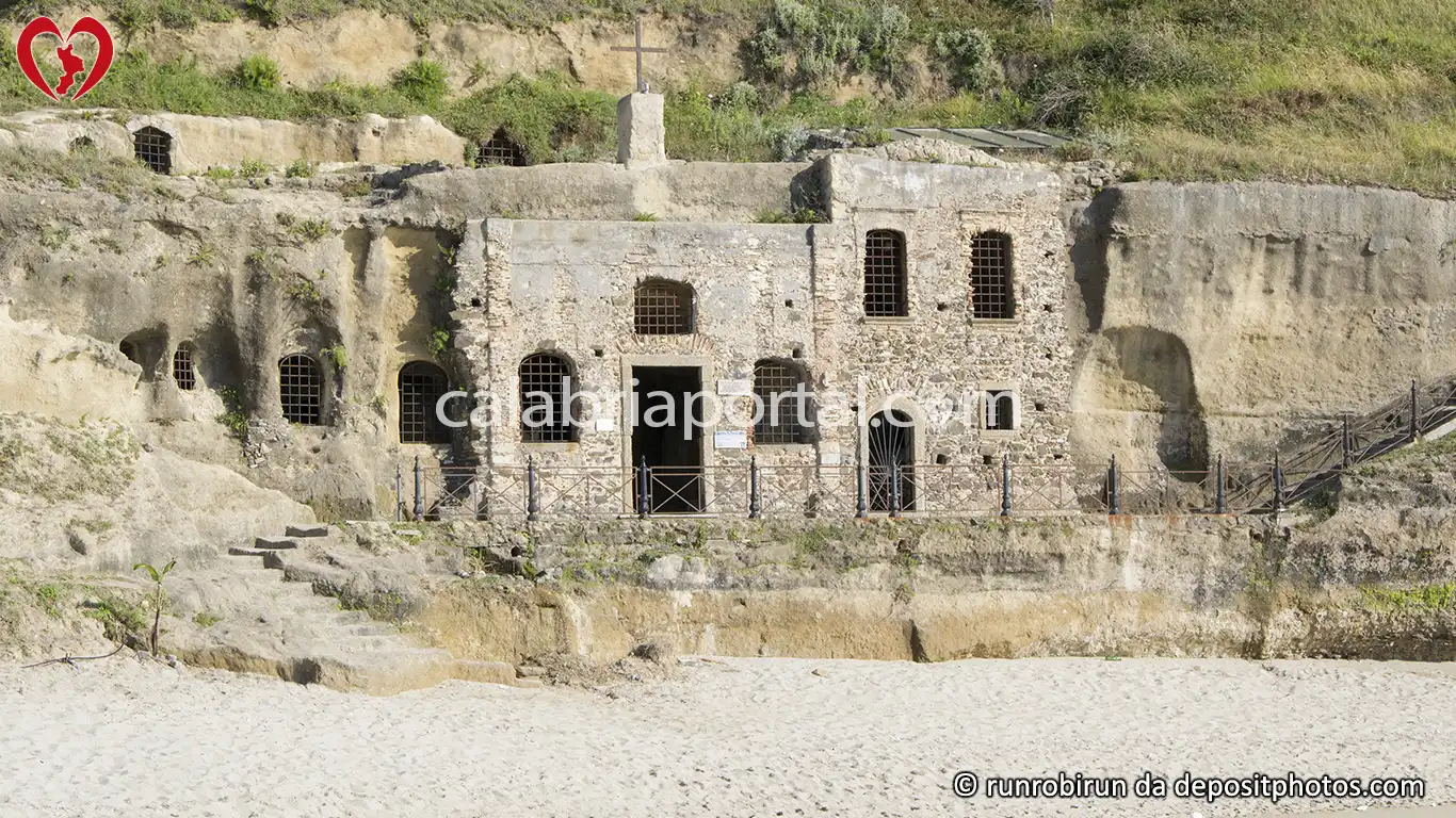 Facciata della Chiesetta di Piedigrotta a Pizzo