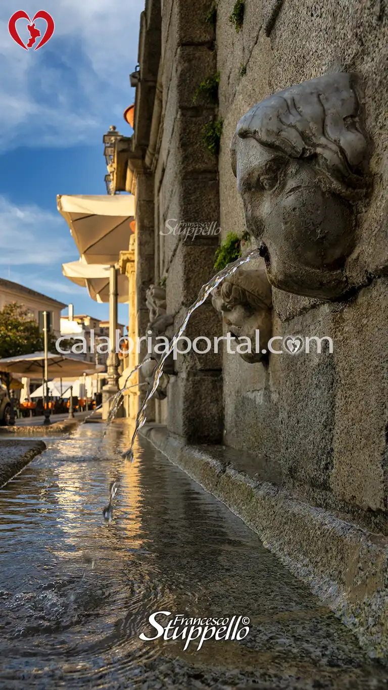 Scorcio della Fontana del Commercio a Pizzo Scorcio della Fontana del Commercio a Pizzo