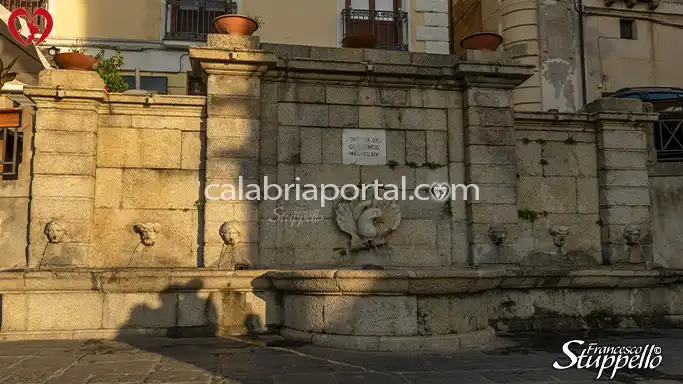 Pizzo: Fontana del Commercio