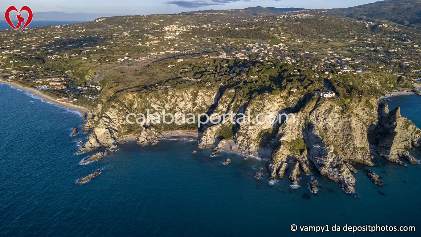 Scorcio Panoramico della Costa Nord di Capo Vaticano Scorcio Panoramico della Costa Nord di Capo Vaticano