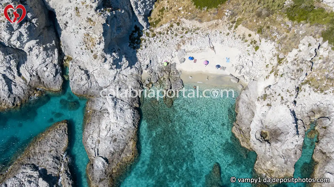 Spiaggia di Zi Sante e Peppe a Capo Vaticano Spiaggia di Zi Sante e Peppe a Capo Vaticano