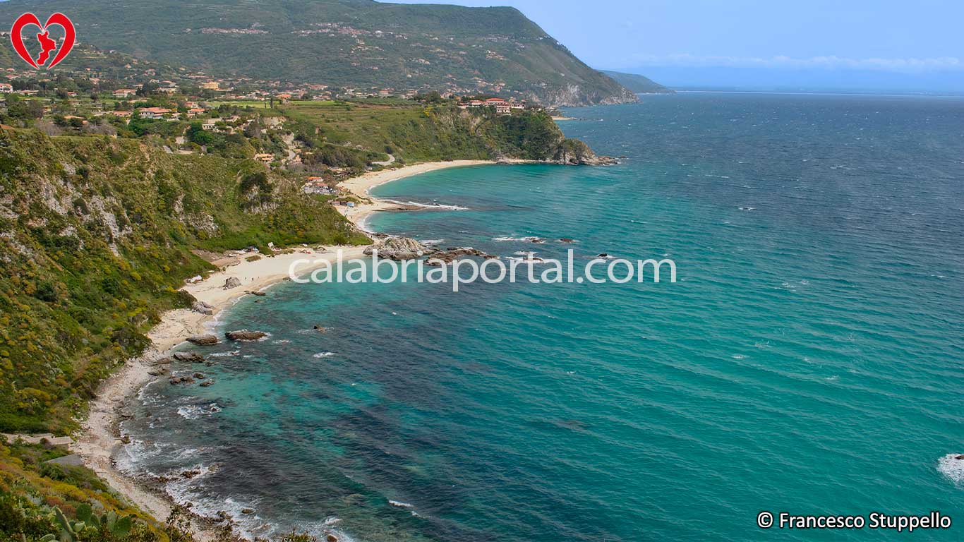 Spiaggia di Grotticelli a Ricadi (VV) Spiaggia di Grotticelli a Ricadi (VV)