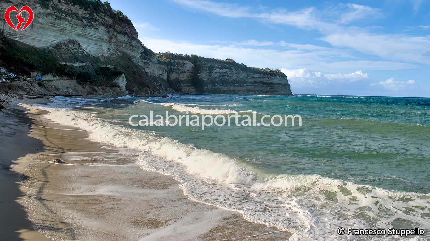 Spiaggia di Formicoli a Santa Domenica di Ricadi (VV) Spiaggia di Formicoli a Santa Domenica di Ricadi (VV)