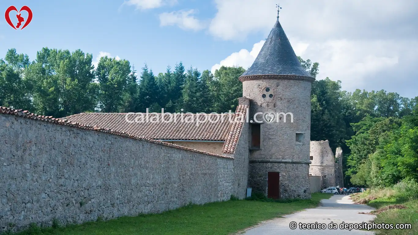 Le Mura Esterne della Certosa di Serra San Bruno Le Mura Esterne della Certosa di Serra San Bruno