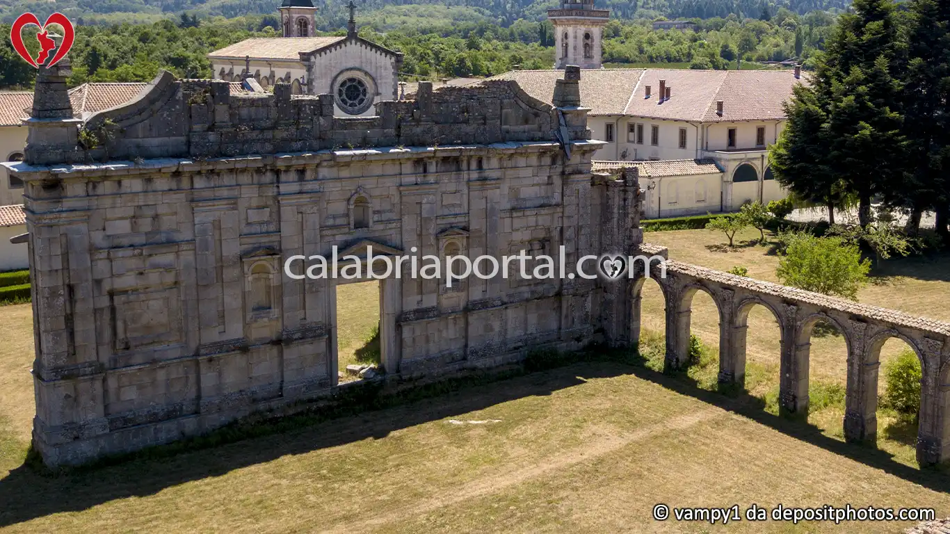 Facciata del '500 della Certosa di Serra San Bruno Facciata del '500 della Certosa di Serra San Bruno