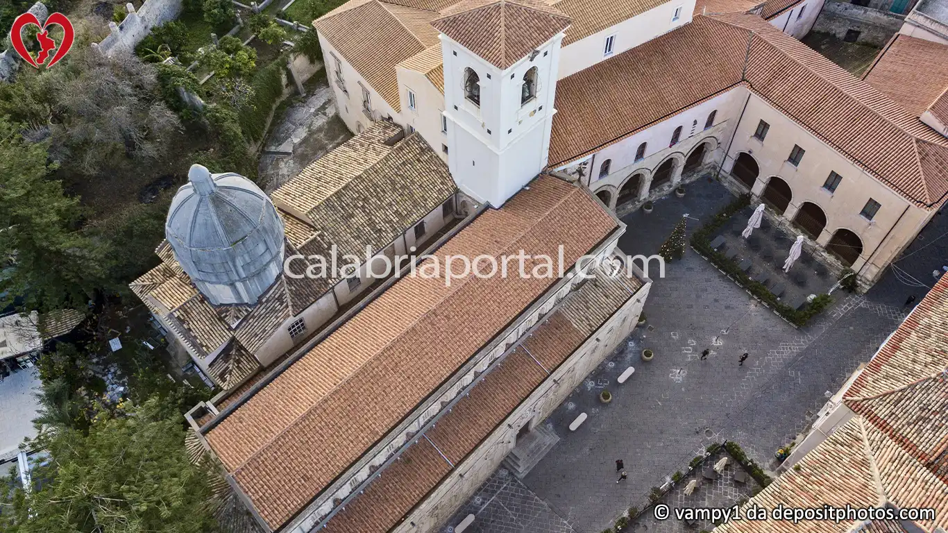 Veduta dall'Alto della Cattedrale di Tropea Veduta dall'Alto della Cattedrale di Tropea