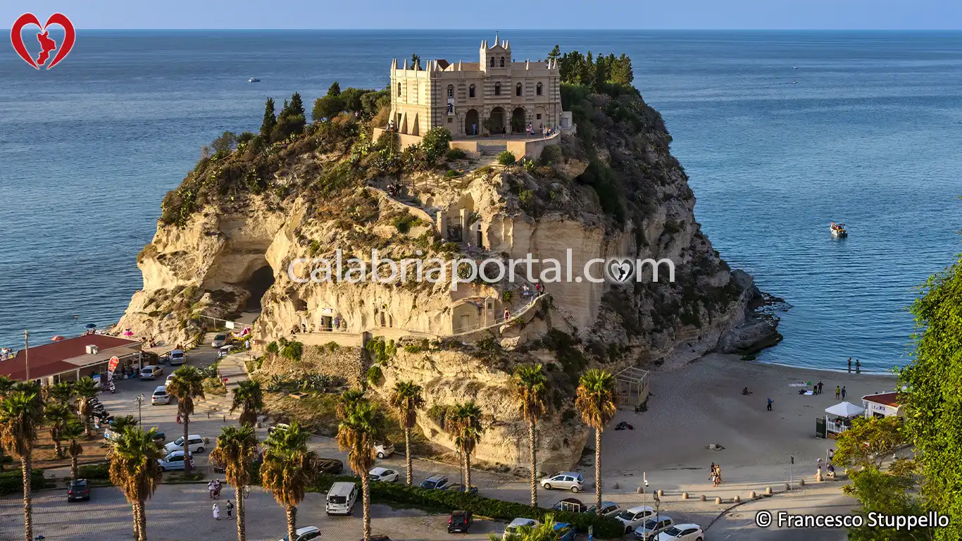 Santuario di Santa Maria dell'Isola a Tropea (VV)