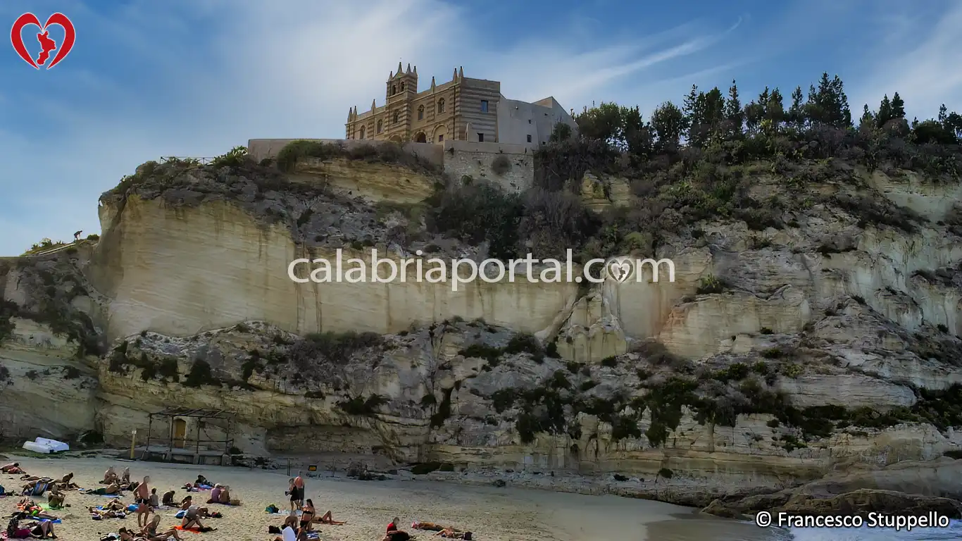 Santuario di Santa Maria dell'Isola a Tropea (VV)
