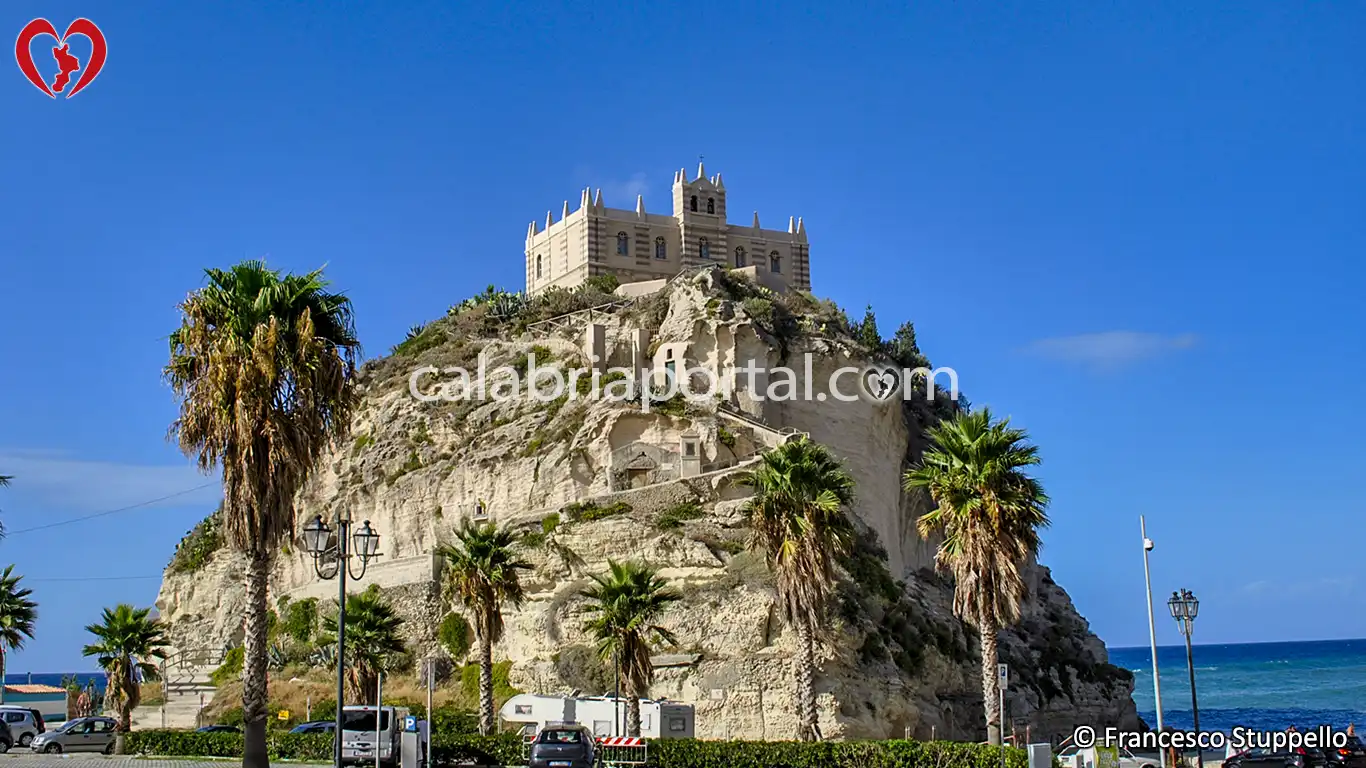 Santuario di Santa Maria dell'Isola a Tropea (VV)