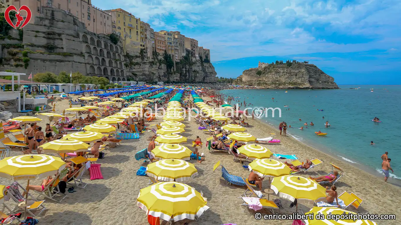 Scorcio della Spiaggia della Rotonda a Tropea