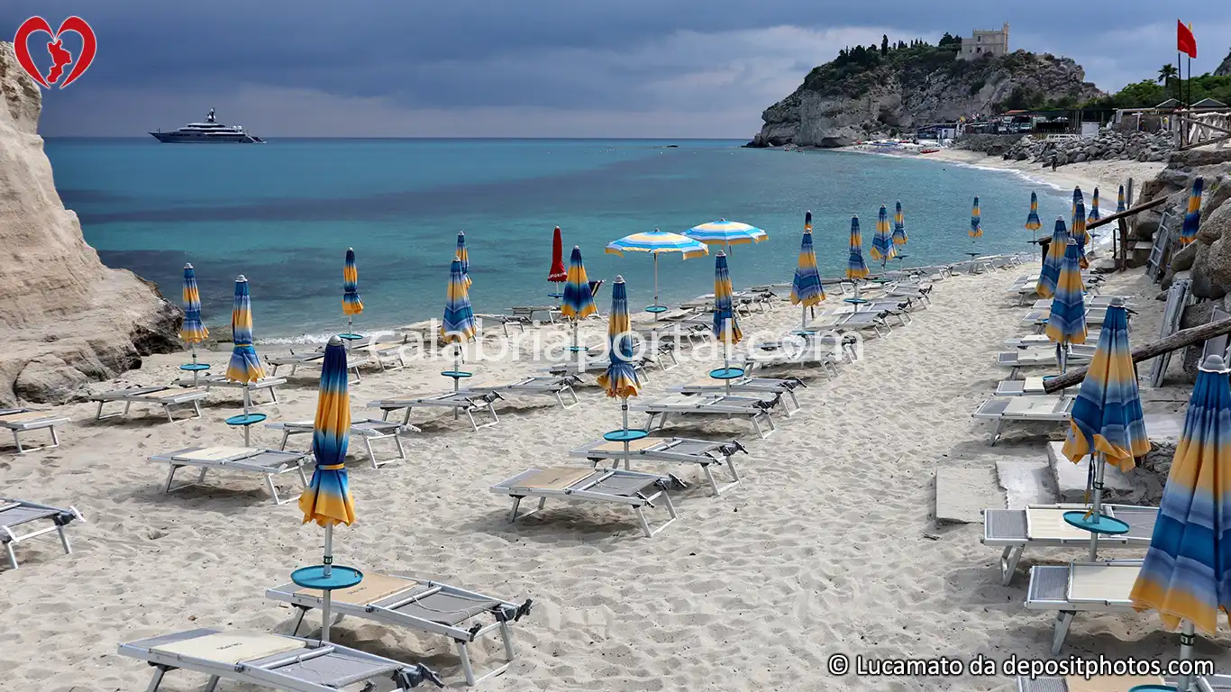 Scorcio della Spiaggia di Mare Grande a Tropea Scorcio della Spiaggia di Mare Grande a Tropea