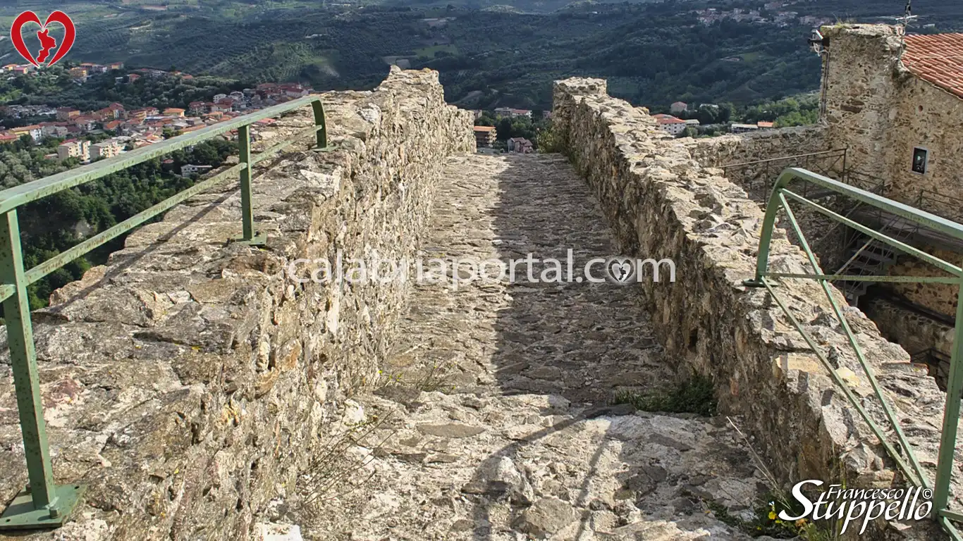 Camminamento del Castello Normanno-Svevo di Vibo Valentia Camminamento del Castello Normanno-Svevo di Vibo Valentia