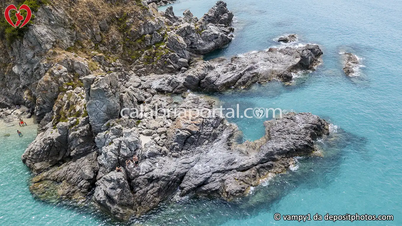Scorcio dello Scoglio del Leone a Zambrone