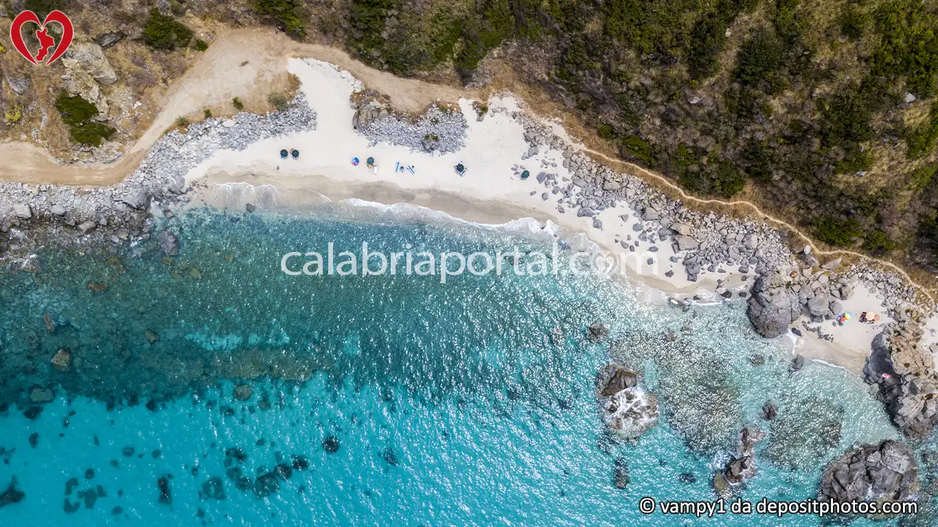 Veduta Aerea della Spiaggia Paradiso del Sub a Zambrone